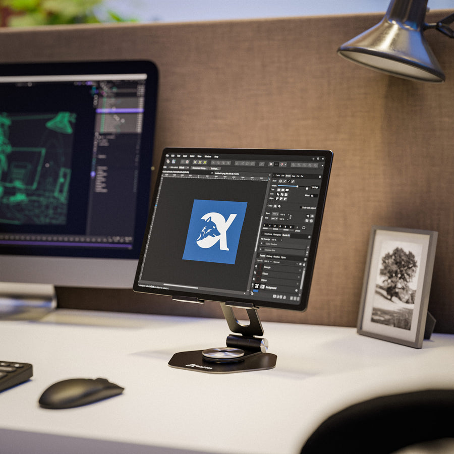 Alpha Desk Companion met een tablet naast een monitor op een kantoorbureau